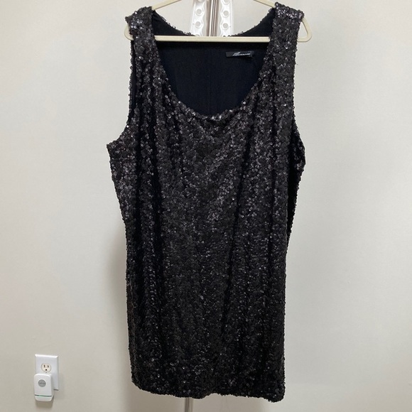 Illumminee Dresses & Skirts - ILLUMMINEE Black Sequin Sleeveless Sheath Dress